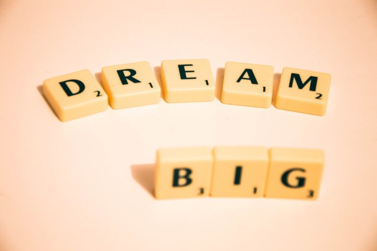 scrabble, dream big, note-931988.jpg